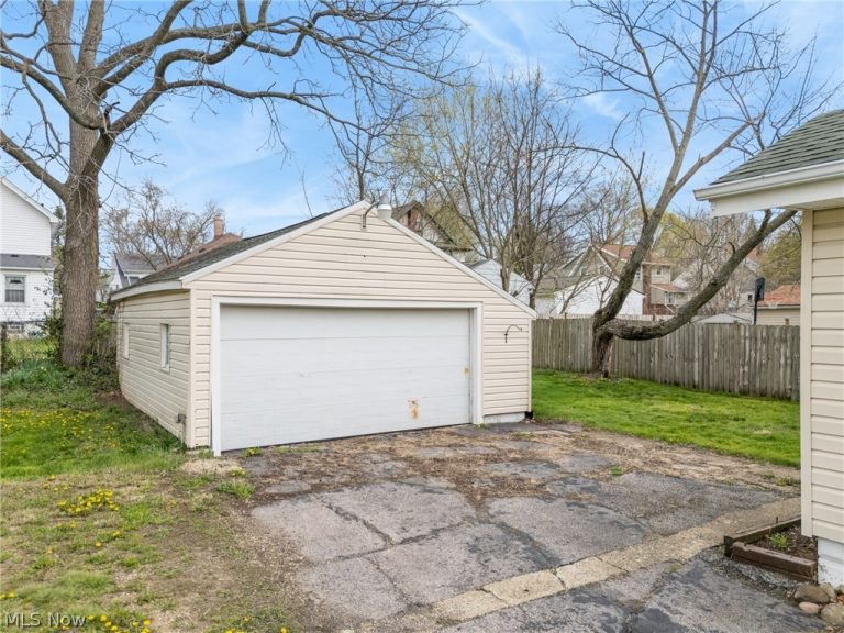 829 Indian Trail, Akron, OH - Photo 2