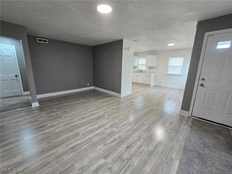 2044 Green Road, Cleveland, OH - Photo 3