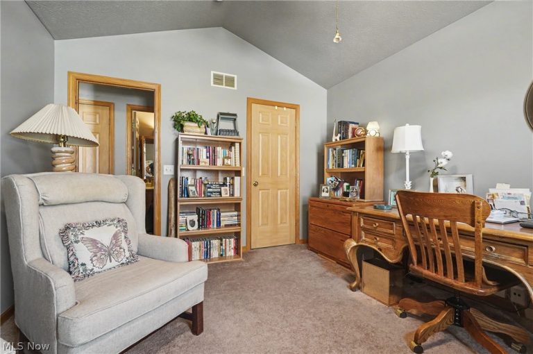 1484 Waters Edge Drive, Akron, OH - Photo 4