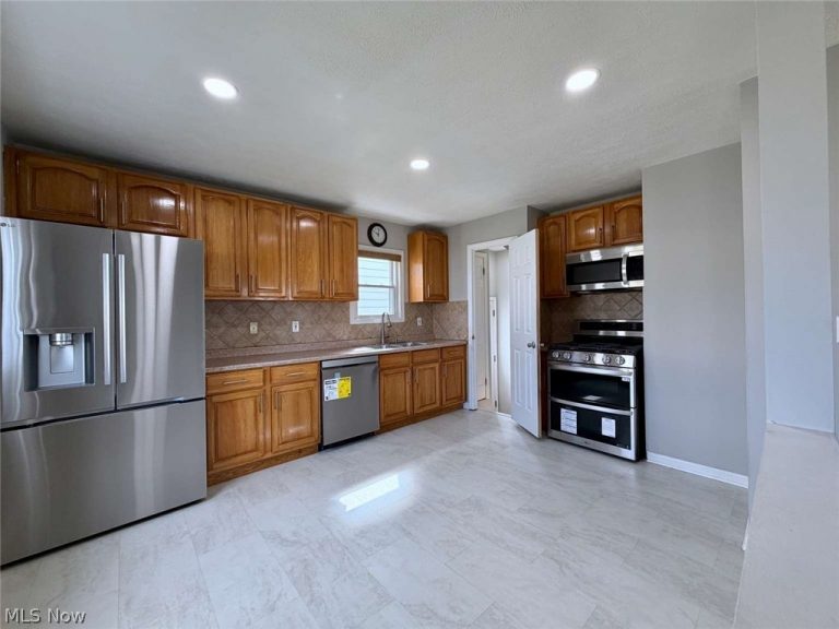 4515 pershing Avenue, Parma, OH - Photo 2