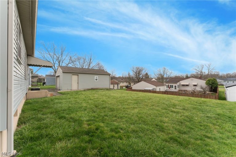 1859 Mathews Road, Poland, OH - Photo 5
