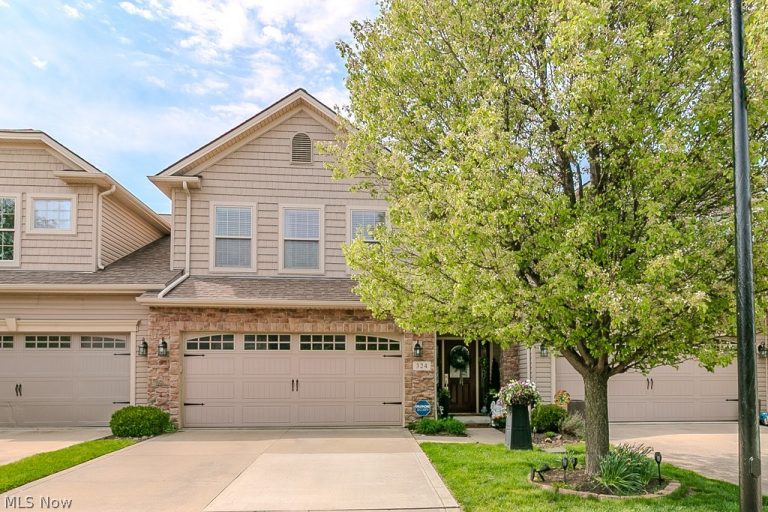 324 Lakewick Lane, Willowick, OH - Photo 2