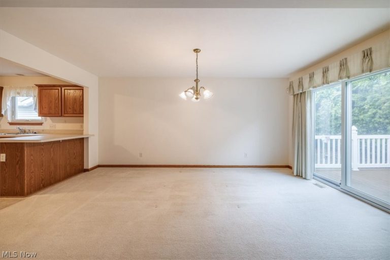 501 Falling Leaf Drive, Seven Hills, OH - Photo 6