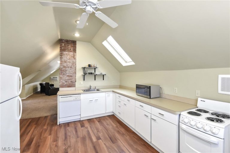 2477 Lee Road, Cleveland Heights, OH - Photo 6