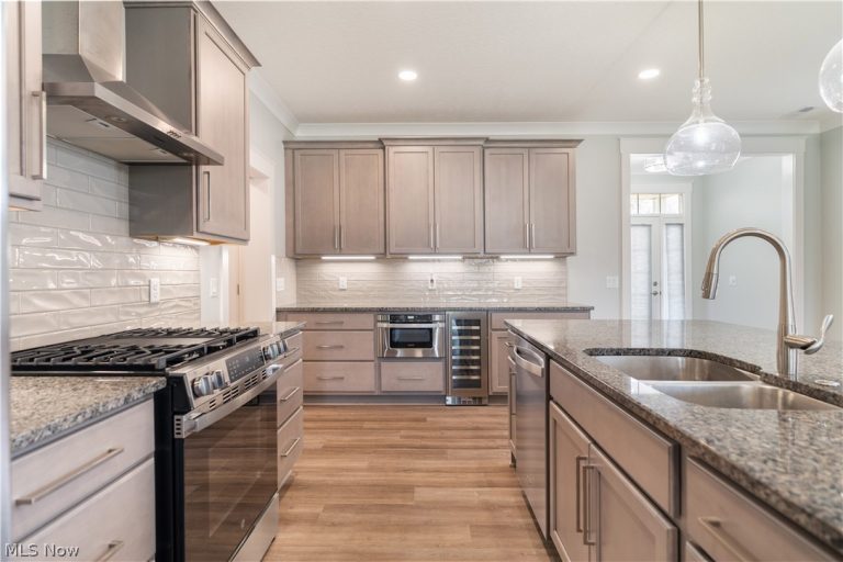 3542 Red Tail Circle, Canton, OH - Photo 4