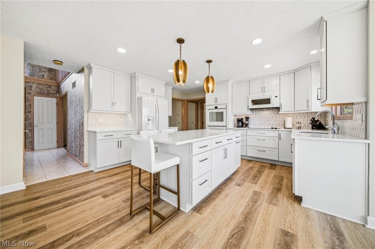 471 Medway Road, Highland Heights, OH - Photo 4