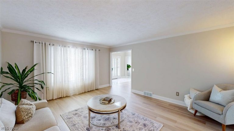 608 Dewitt Drive, Highland Heights, OH - Photo 5