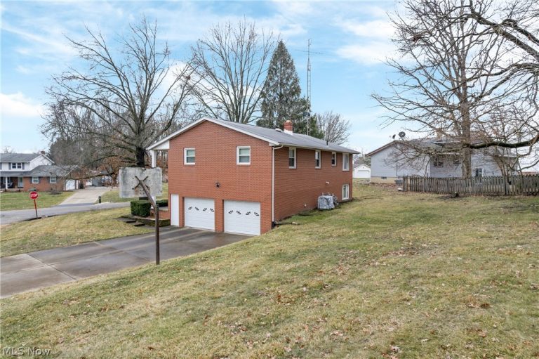 2892 Chadwick Street, Massillon, OH - Photo 3