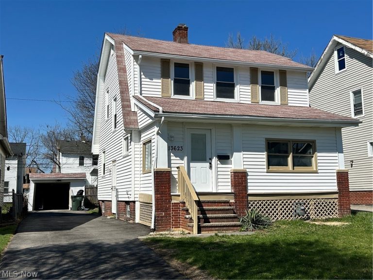 13623 Thornhurst Avenue, Garfield Heights, OH - Photo 2