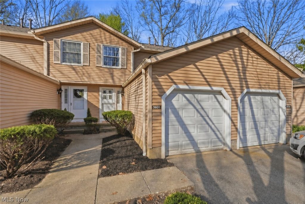 3931 Lake Run Boulevard, Stow, OH