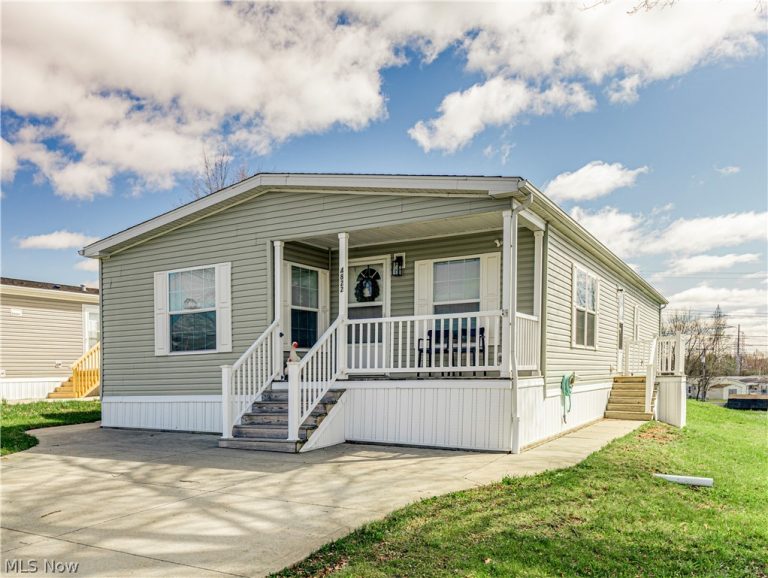 4822 Valley Hills Drive, Ravenna, OH - Photo 2