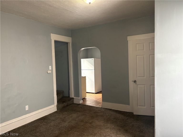 621 Creedmore Avenue, Barberton, OH - Photo 6