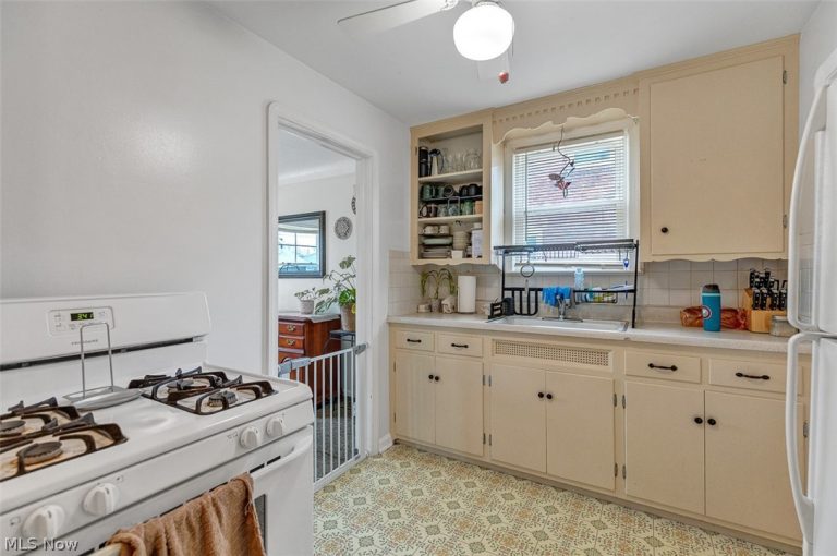 4221 Oak Park, Cleveland, OH - Photo 3