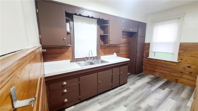 18 Whitney Avenue, Youngstown, OH - Photo 6