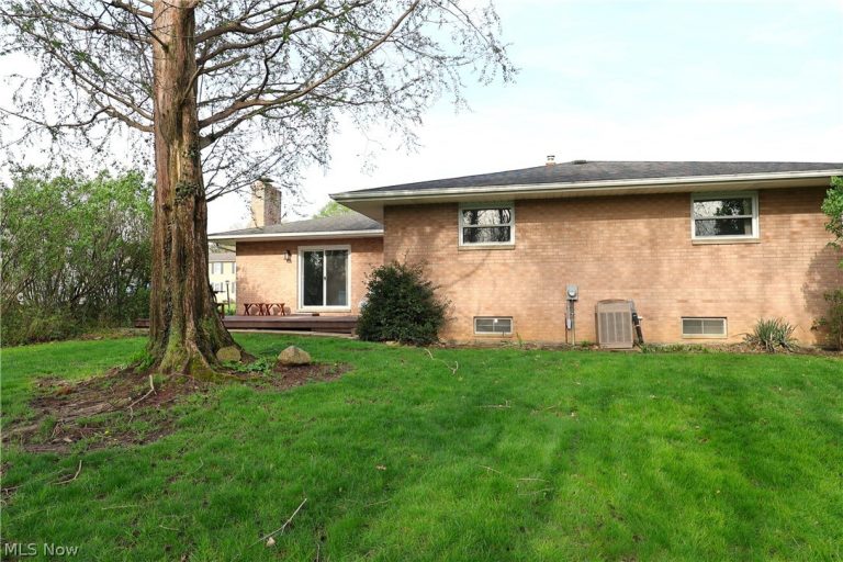 6663 Donna Rae Drive, Seven Hills, OH - Photo 3