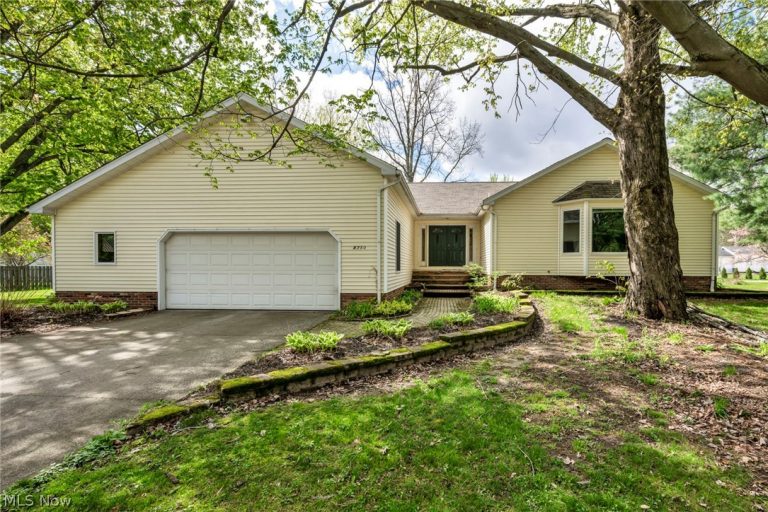 8750 Evergreen Drive, Mentor, OH - Photo 2