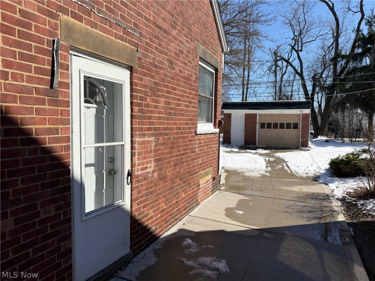 5713 South Boulevard, Maple Heights, OH - Photo 8