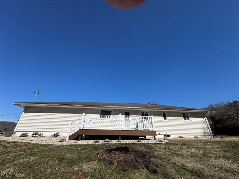 404 Bradfield Drive, St Marys, WV - Photo 3