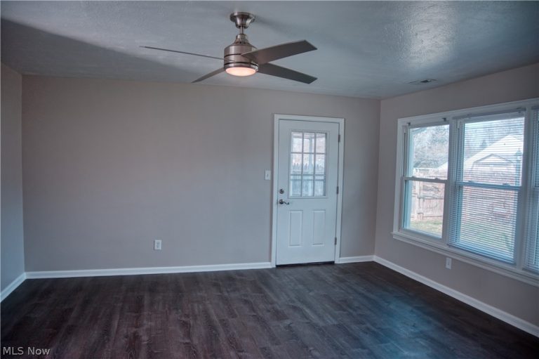 9272 Ridgewood Drive, Parma Heights, OH - Photo 8