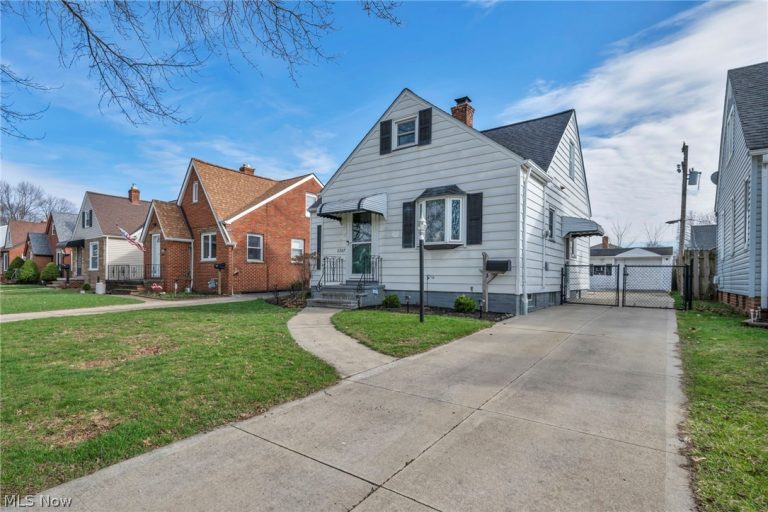 6207 Gilbert Avenue, Parma, OH - Photo 2