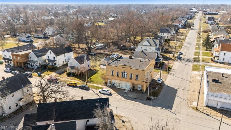 1404 Long Avenue, Lorain, OH - Photo 2