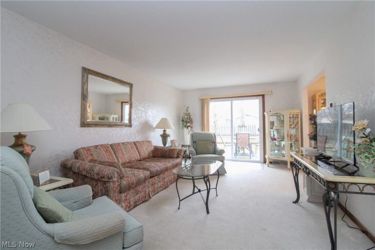 810 Kentwood Drive #3, Boardman, OH - Photo 2