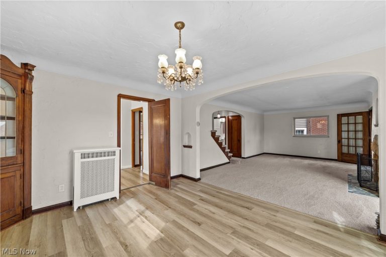 6098 Manchester Road, Parma, OH - Photo 8