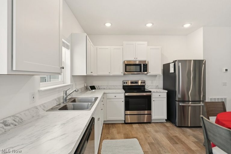 677 Crossings Lane, Akron, OH - Photo 8