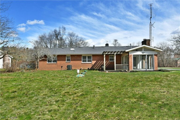 928 Bedford Road, Brookfield, OH - Photo 3