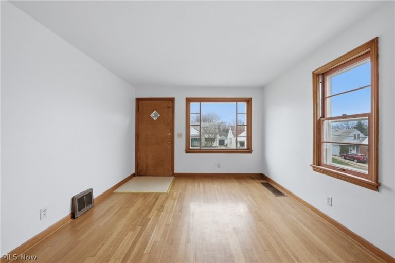 1614 Colonial Boulevard, Canton, OH - Photo 8