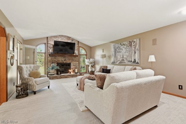 3606 Avanti Lane, Uniontown, OH - Photo 8