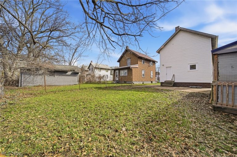 912 Ashland Avenue, Akron, OH - Photo 8