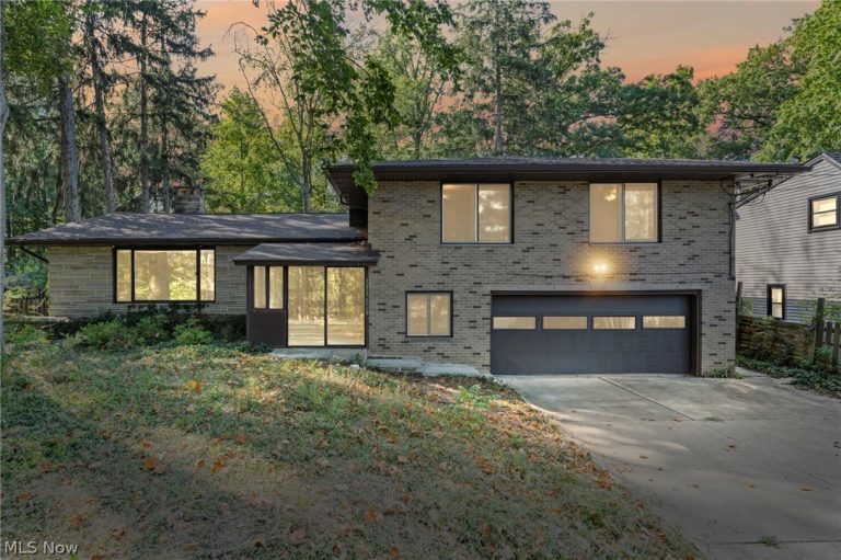 6208 Dora Boulevard, Independence, OH, 44131