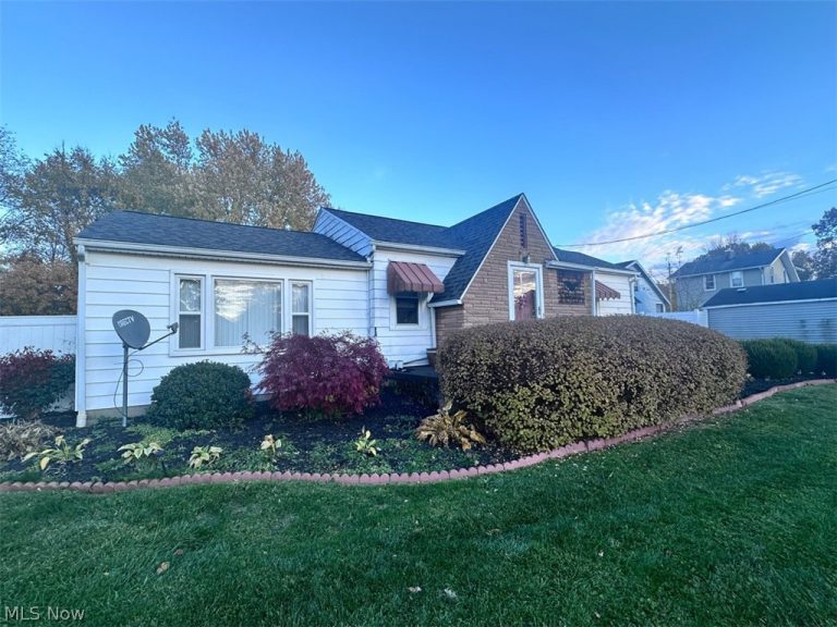 417 Otis Court, Girard, OH - Photo 2