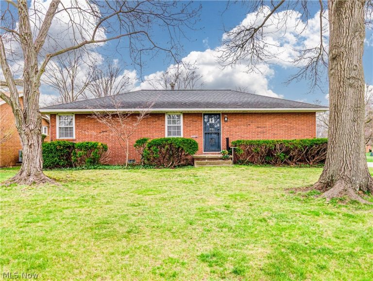 151 Roanoke Avenue, Cuyahoga Falls, OH, 44221