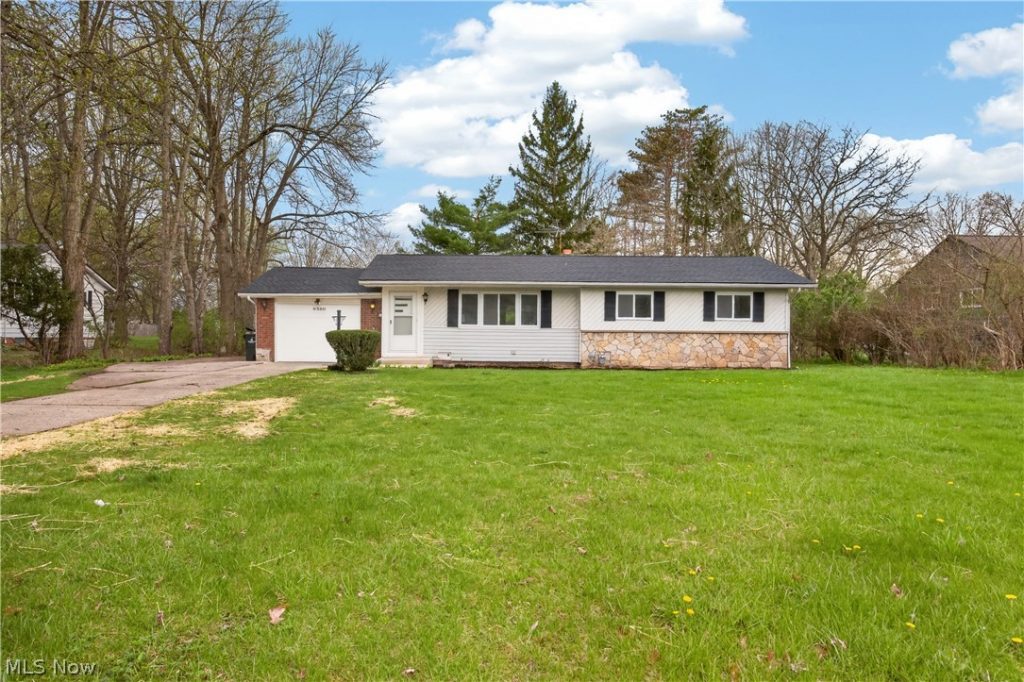 6580 Barton Road, North Olmsted, OH