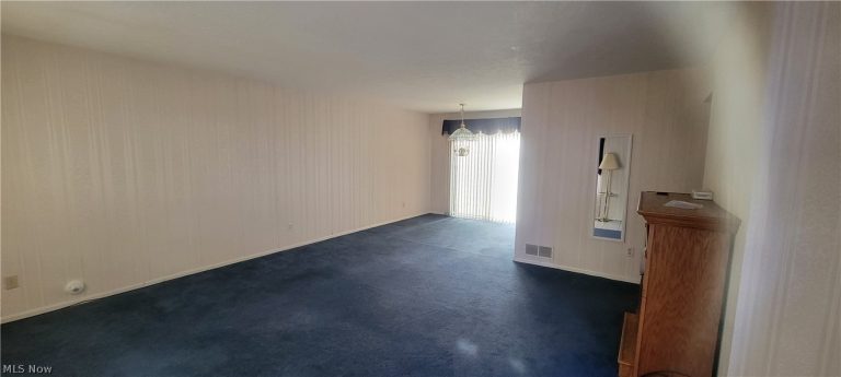 115 Bayberry Lane, Bedford, OH - Photo 2