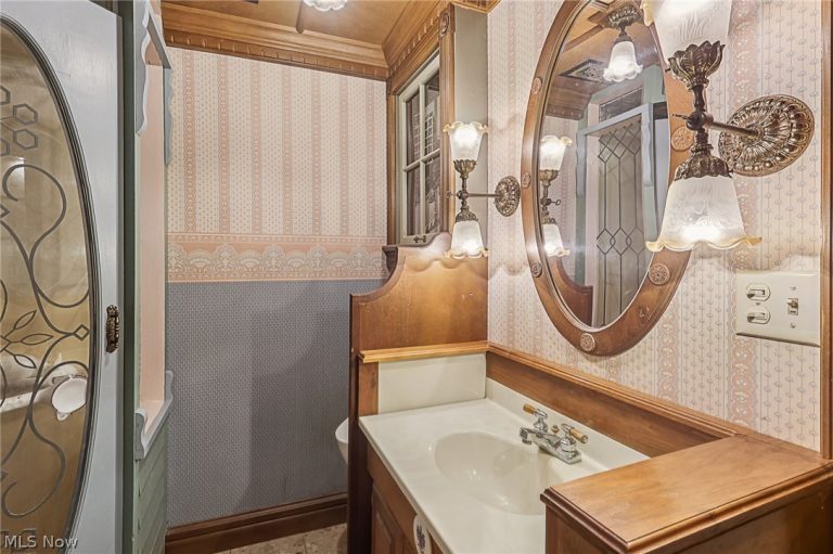 1870 Dallas Avenue, Akron, OH - Photo 8