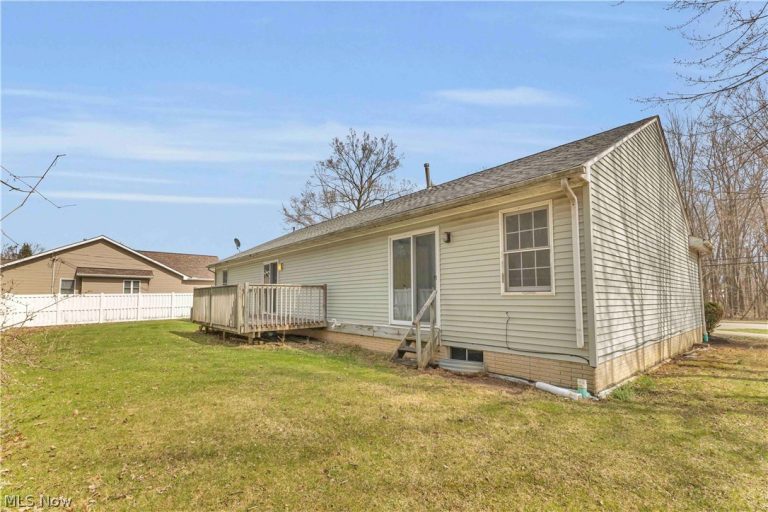 586 Abbe Road, Sheffield Lake, OH - Photo 4