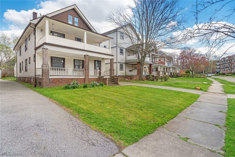1695 Glenmont Road #Lower, Cleveland Heights, OH - Photo 3