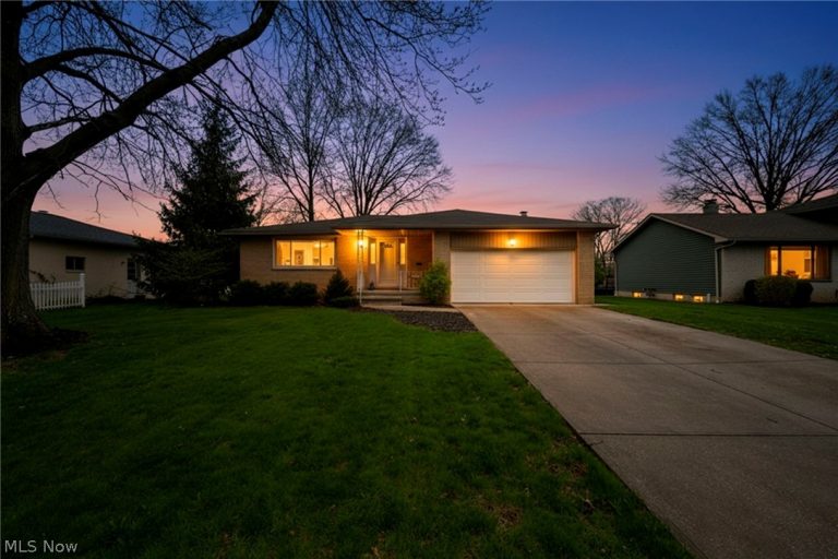 13700 Indian Creek Drive, Middleburg Heights, OH - Photo 2