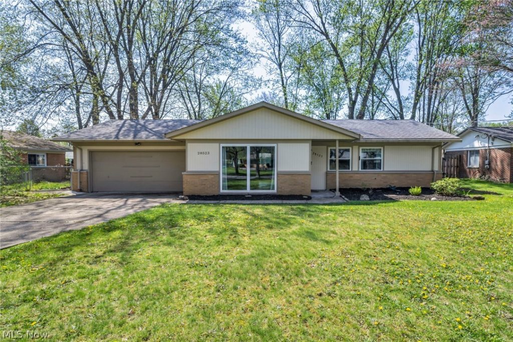 28523 Holly Drive, North Olmsted, OH