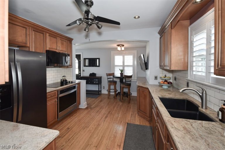 1712 Wright, Rocky River, OH - Photo 4