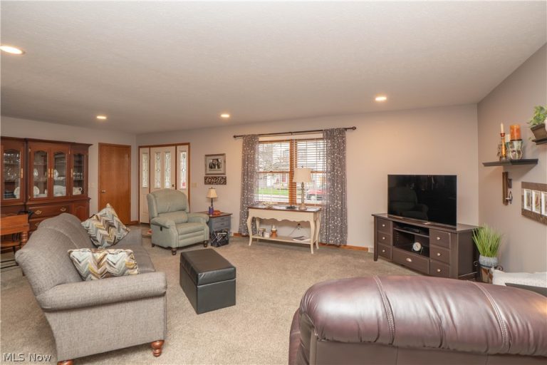 1060 Roosevelt Street, Massillon, OH - Photo 6