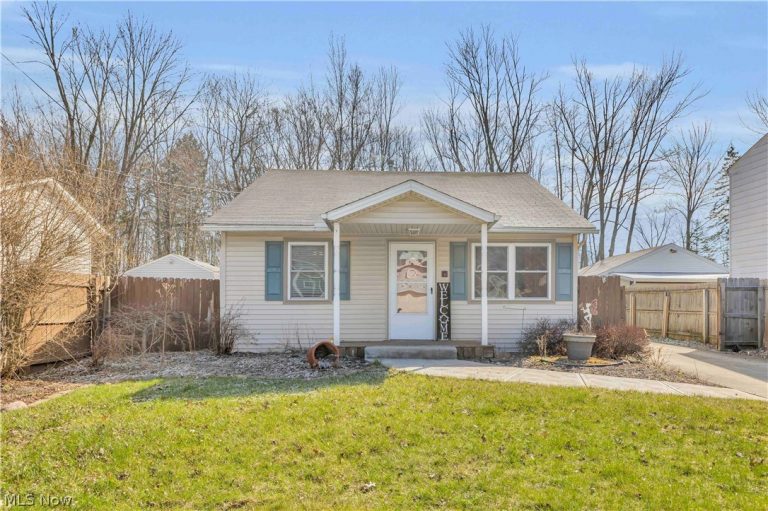 5747 Pleasant Avenue, North Ridgeville, OH - Photo 2