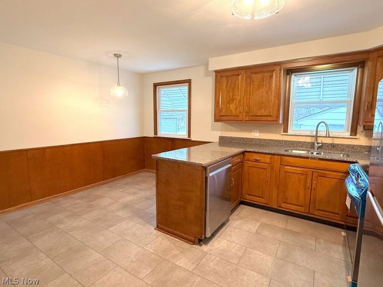 442 10th Street, Struthers, OH - Photo 3