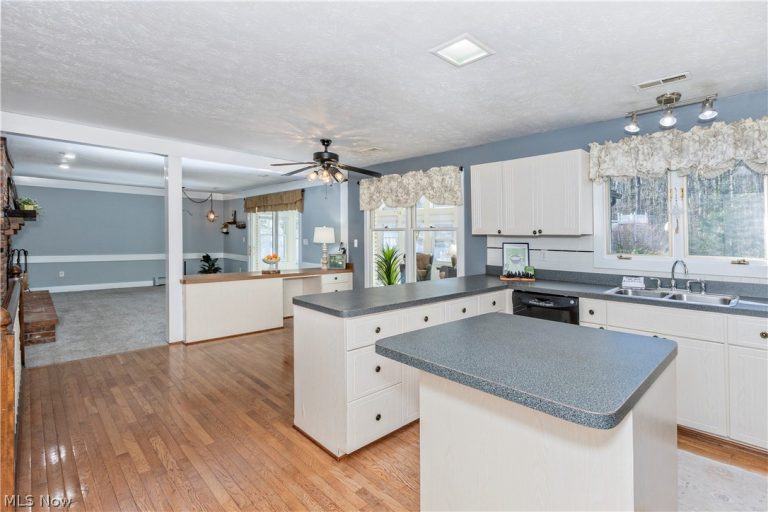 14988 Surrey Downs Drive, Novelty, OH - Photo 8