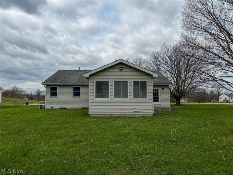 9825 Struthers Road, New Middletown, OH - Photo 2