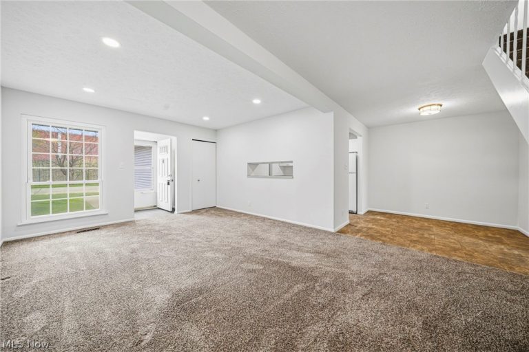 7982 Colonial Drive, Mentor, OH - Photo 2