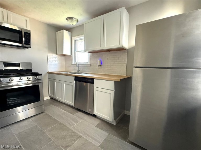 4606 Lincoln Avenue, Parma, OH - Photo 2